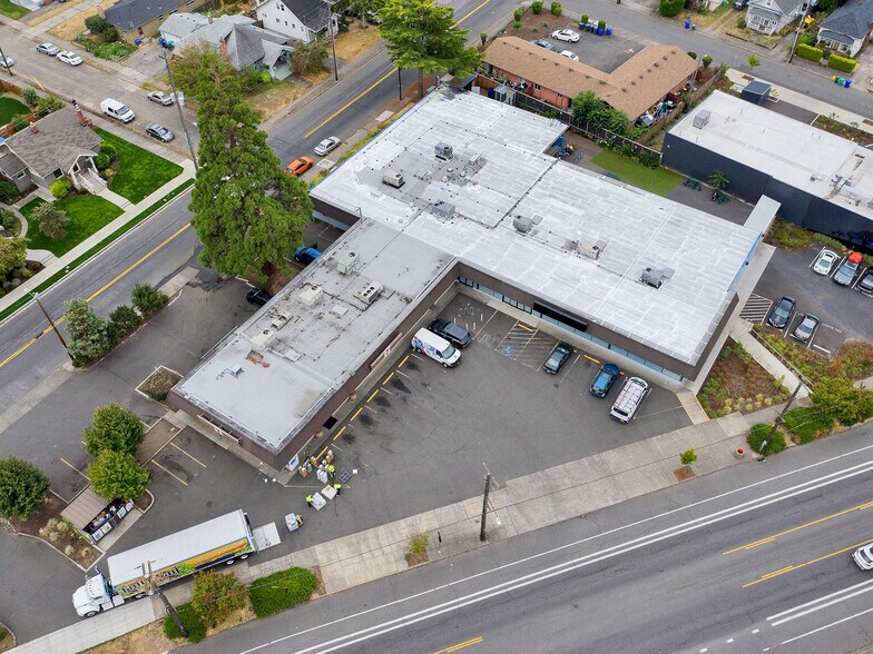 6130-6144 SE Foster Rd, Portland, OR à louer - Photo principale – Image 3 sur 13