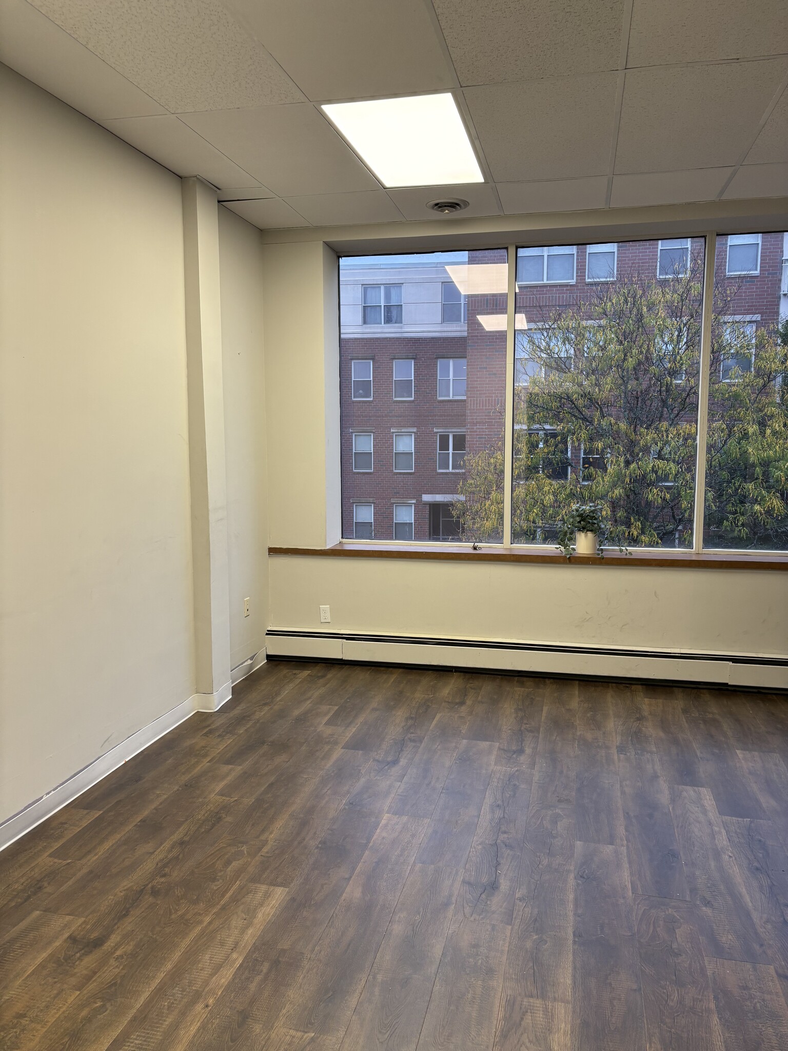 24 Crescent St, Waltham, MA à louer Photo intérieure– Image 1 sur 1