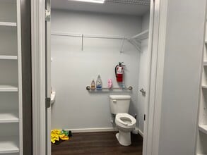 1001-1021 N Limestone St, Lexington, KY à louer Photo intérieure– Image 1 sur 8