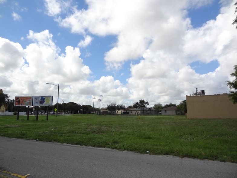 NW 75th Ter, Davie, FL à vendre - Photo de l’immeuble – Image 3 sur 11