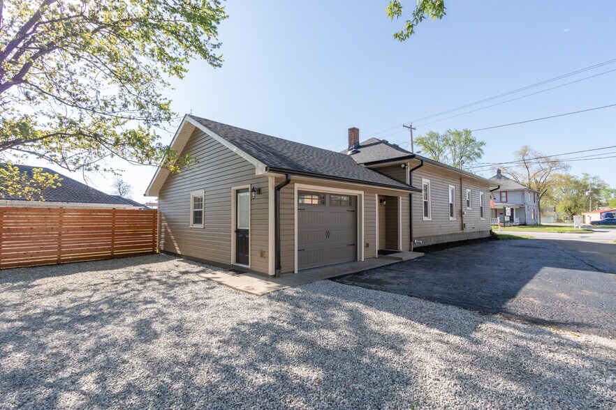 422 E Main St, Brownsburg, IN à vendre - Photo de l’immeuble – Image 3 sur 24