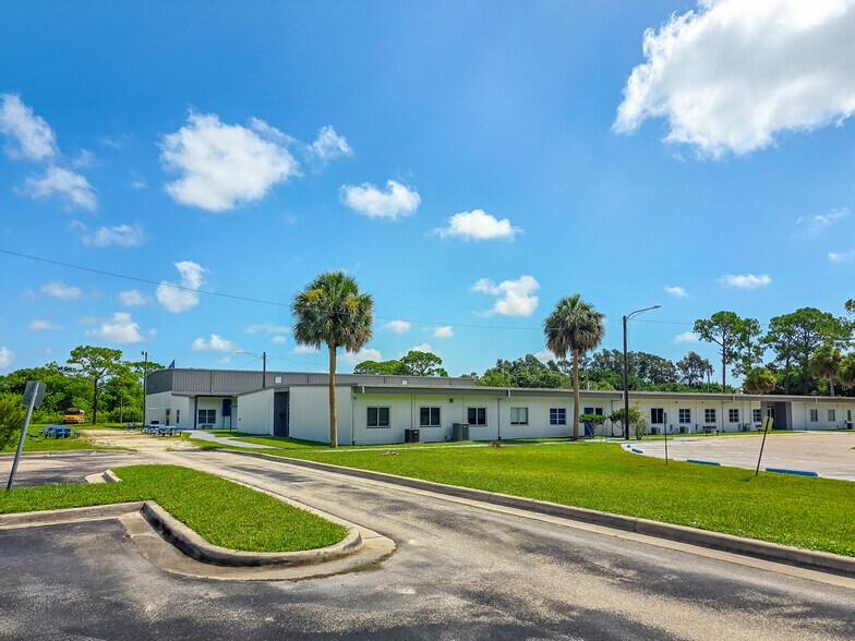 5900 Tedder Rd, Fort Pierce, FL à vendre - Photo de l’immeuble – Image 2 sur 39