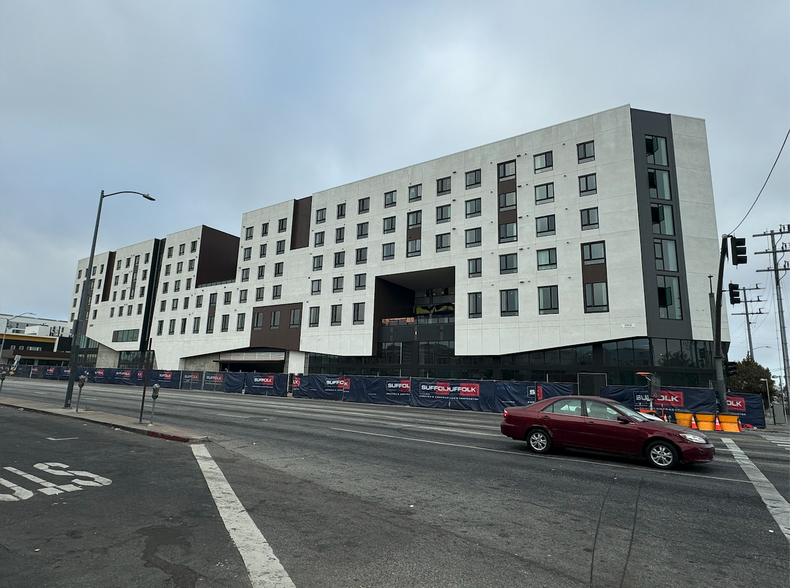 8511 S Vermont Ave, Los Angeles, CA à louer - Photo de l’immeuble – Image 2 sur 9