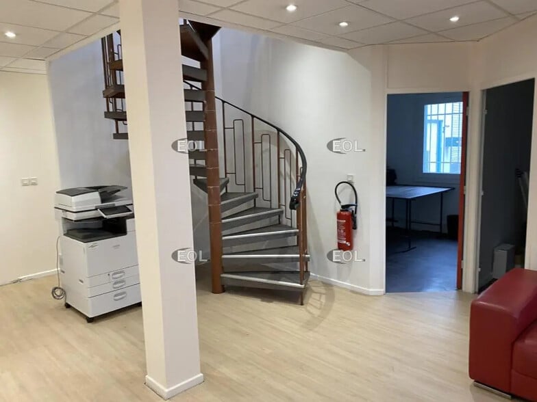 Bureau dans Toussieu à louer - Photo intérieure – Image 3 sur 10