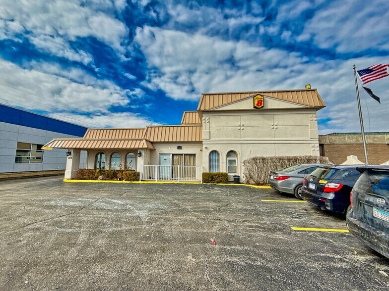 9110 Waukegan Rd, Morton Grove, IL à vendre - Photo de l’immeuble – Image 2 sur 16