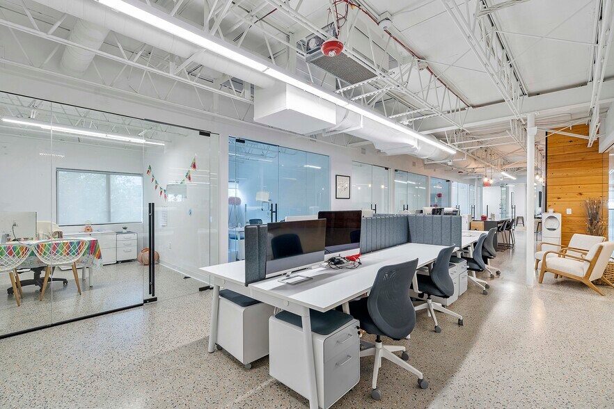 900 NW 6th St, Fort Lauderdale, FL à louer - Photo de l’immeuble – Image 3 sur 16