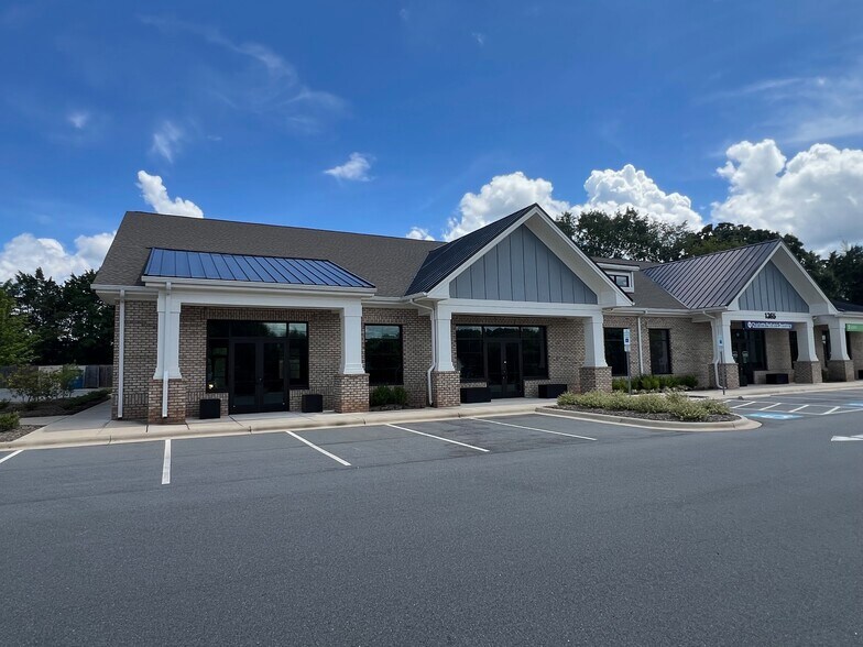 1367 Gold Hill Rd, Fort Mill, SC à louer - Photo de l’immeuble – Image 2 sur 11