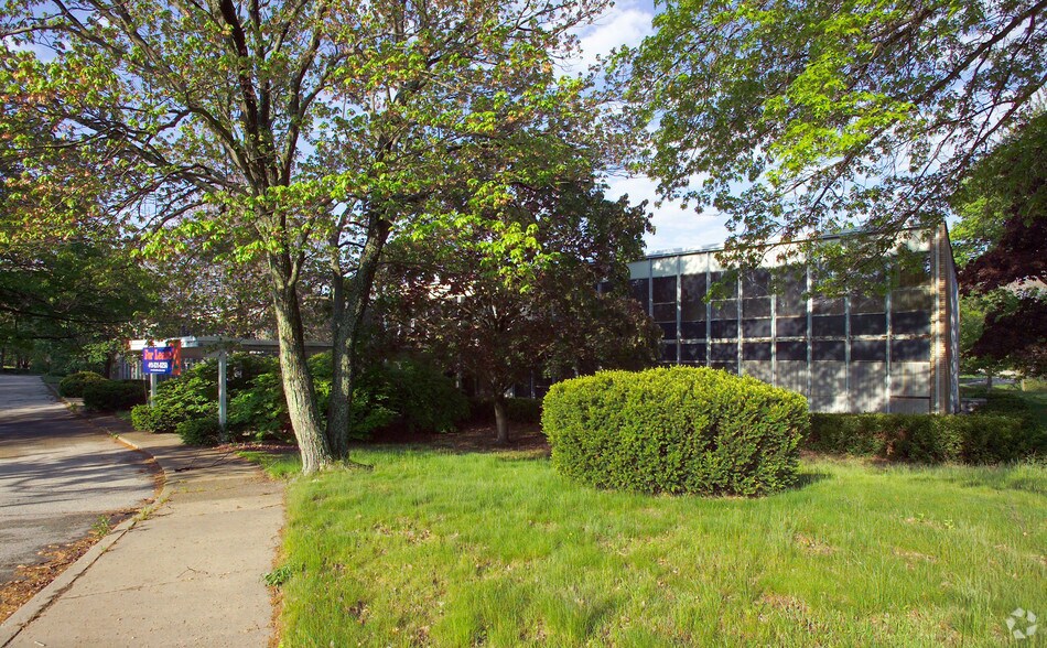 77 Pawtucket Ave, Rumford, RI à louer - Photo de l’immeuble – Image 2 sur 11