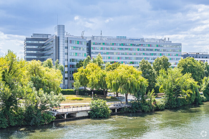 2-4 Rue Des Martinets, Rueil-Malmaison à louer - Photo de l’immeuble – Image 1 sur 1