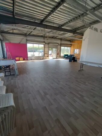 Plus de détails pour Local d'activités à louer