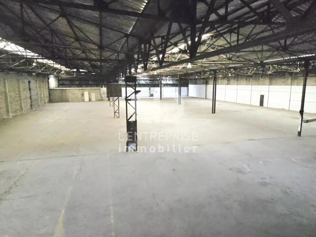 Bureau dans La Trinité à louer Photo de l’immeuble– Image 1 sur 16