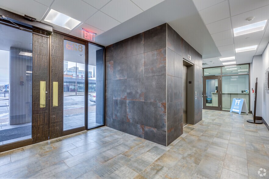 823 S Detroit Ave, Tulsa, OK à vendre - Hall d’entrée – Image 3 sur 6