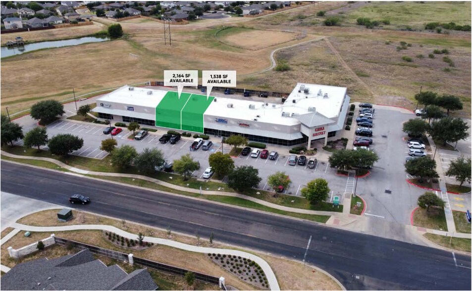 210 Hunters Crossing, Cedar Creek, TX à louer - Photo de l’immeuble – Image 3 sur 6