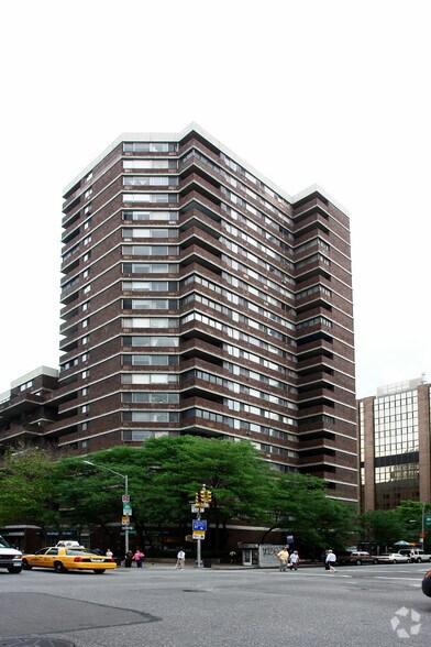 333 E 23rd St, New York, NY à louer - Photo de l’immeuble – Image 3 sur 10