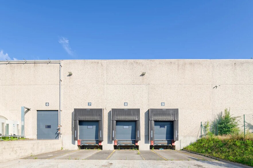 Industriel/Logistique dans Templemars à louer - Photo de l’immeuble – Image 2 sur 3