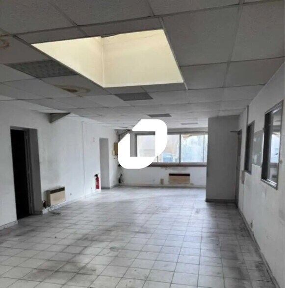 Local d’activités dans Morangis à louer - Photo de l’immeuble – Image 3 sur 11