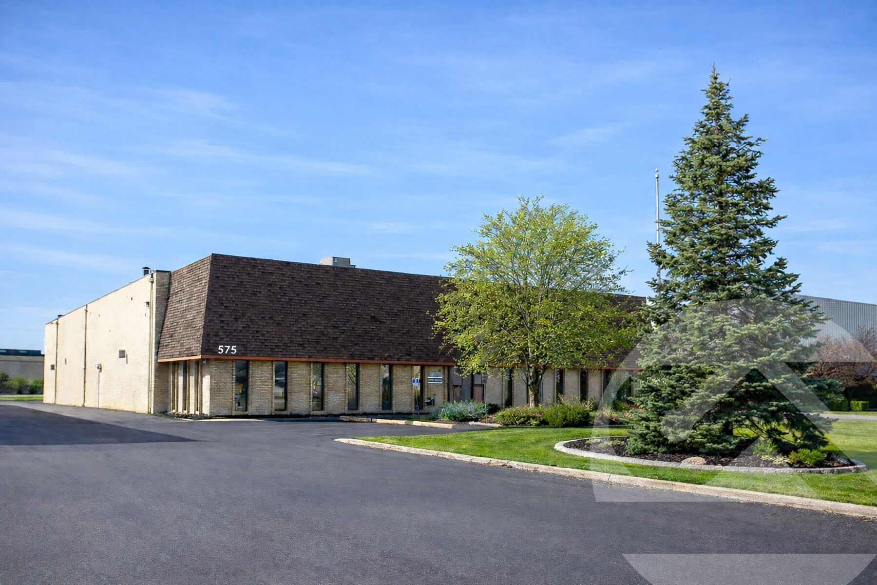 575 Robbins Dr, Troy, MI à louer Photo principale– Image 1 sur 2