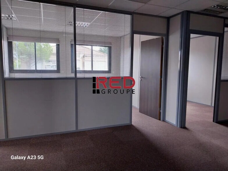 Bureau dans Éguilles à louer - Photo de l’immeuble – Image 3 sur 10