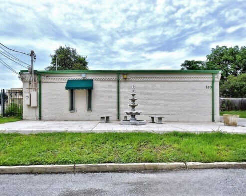 120 N Mesquite St, San Antonio, TX à louer - Photo de l’immeuble – Image 2 sur 10