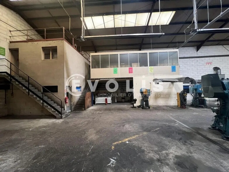 Local d'activités dans Vaujours à vendre - Photo de l’immeuble – Image 3 sur 7