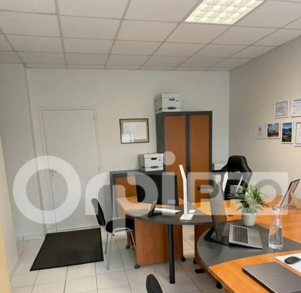 Local commercial dans Chaumes-en-Brie à vendre - Photo intérieure – Image 1 sur 1