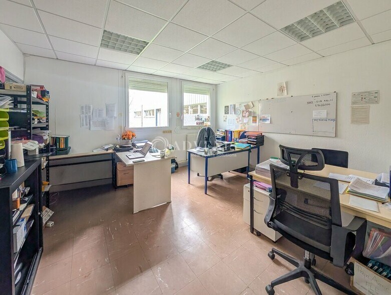 Bureau dans Taden à louer - Photo intérieure – Image 2 sur 8