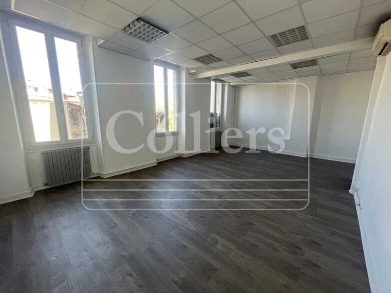 Bureau dans Marseille à louer - Photo de l’immeuble – Image 3 sur 9