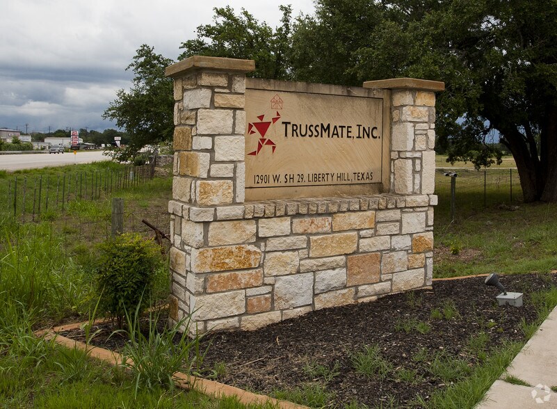 12901 W State Highway 29, Liberty Hill, TX à louer - Photo de l’immeuble – Image 2 sur 8