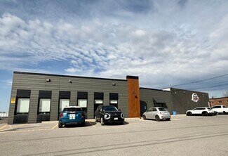 Plus de détails pour 374 Bowes Rd, Concord, ON - Industriel/Logistique à vendre
