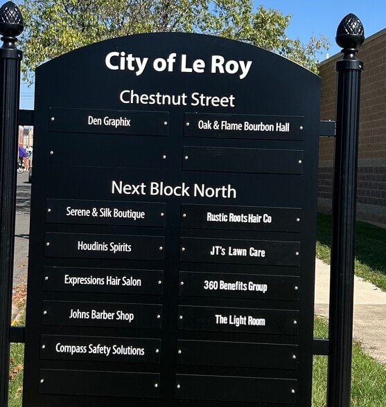 202 E Center St, Le Roy, IL à louer - Photo de l’immeuble – Image 2 sur 3