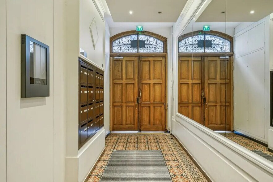 25 Rue Du Louvre, Paris à louer - Photo de l’immeuble – Image 2 sur 9