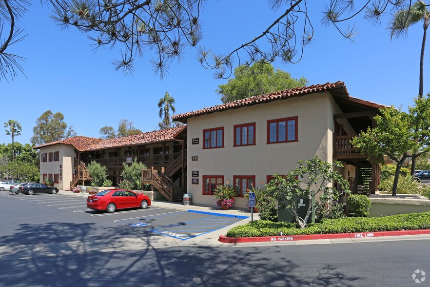 122 Civic Center Dr, Vista, CA à vendre - Photo principale – Image 2 sur 7