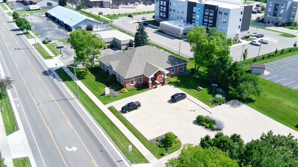 2620 N Pontiac Dr, Janesville, WI à vendre - Photo de l’immeuble – Image 2 sur 8