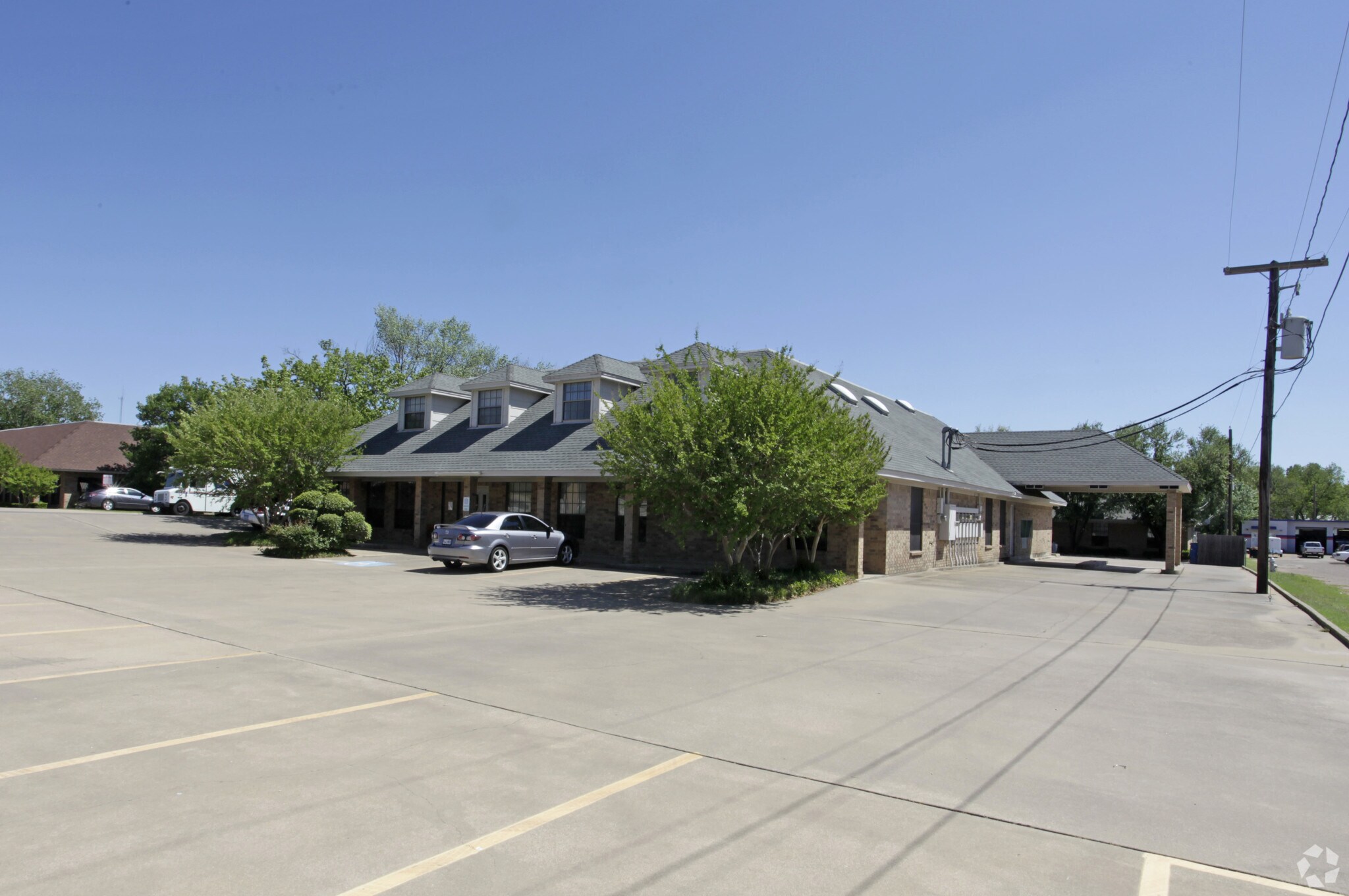 1245 Southridge Ct, Hurst, TX à louer Photo principale– Image 1 sur 12