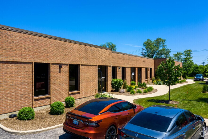 2400 Hassell Rd, Hoffman Estates, IL à vendre - Photo de l’immeuble – Image 3 sur 10