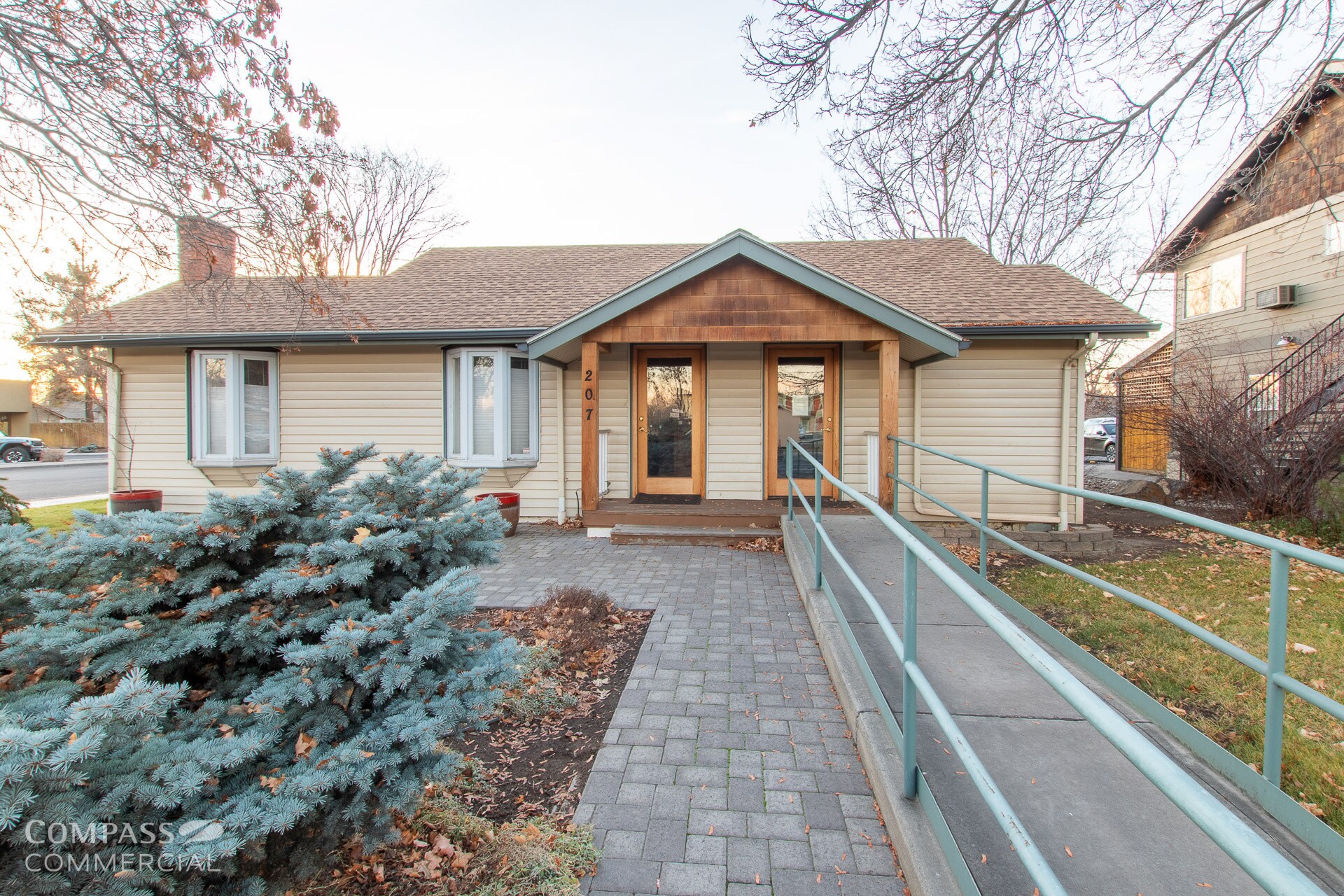 207 NW 6th St, Redmond, OR à vendre Photo principale– Image 1 sur 13