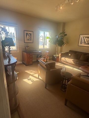 6525 W Sunset Blvd, Los Angeles, CA à louer Photo de l’immeuble– Image 1 sur 2