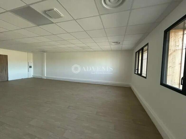 Bureau dans Montredon-des-Corbières à vendre - Photo intérieure – Image 2 sur 8