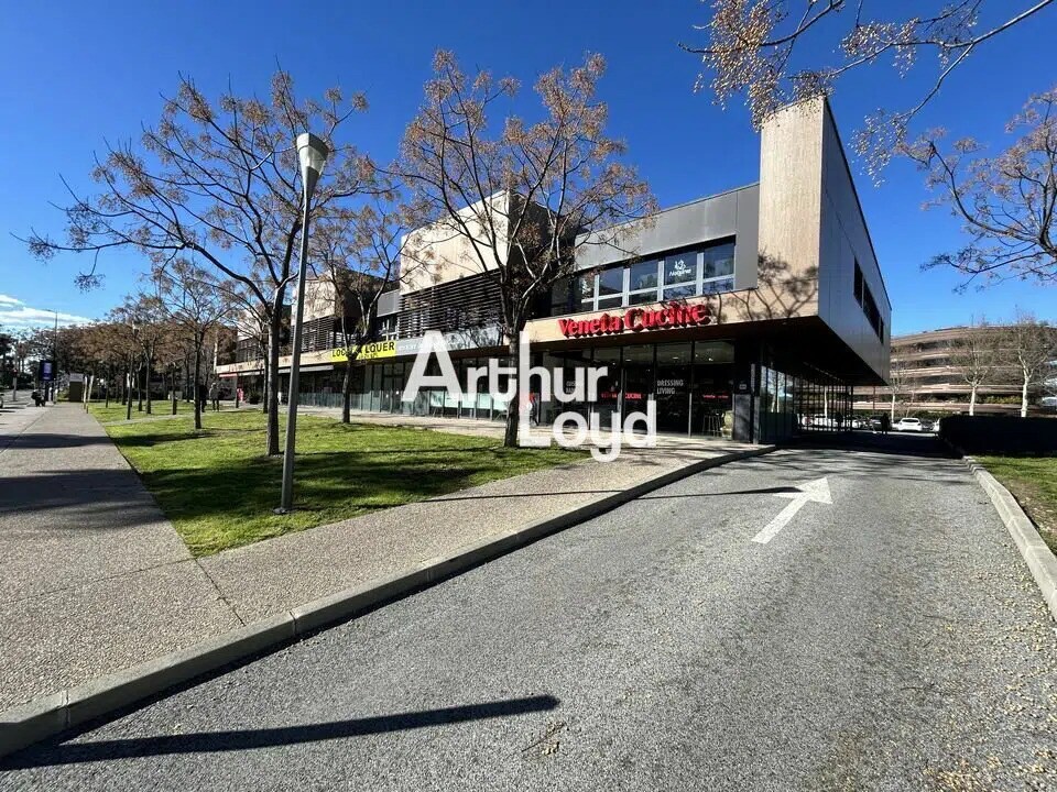 Local commercial dans Fréjus à louer Photo de l’immeuble– Image 1 sur 5