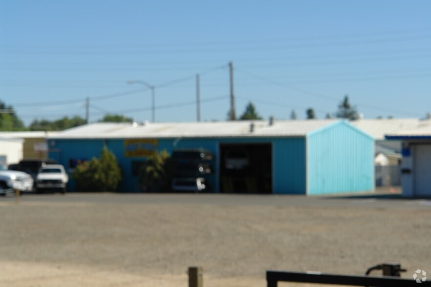 2530 S Whitman Pl, Chico, CA à louer - Photo de l’immeuble – Image 2 sur 2