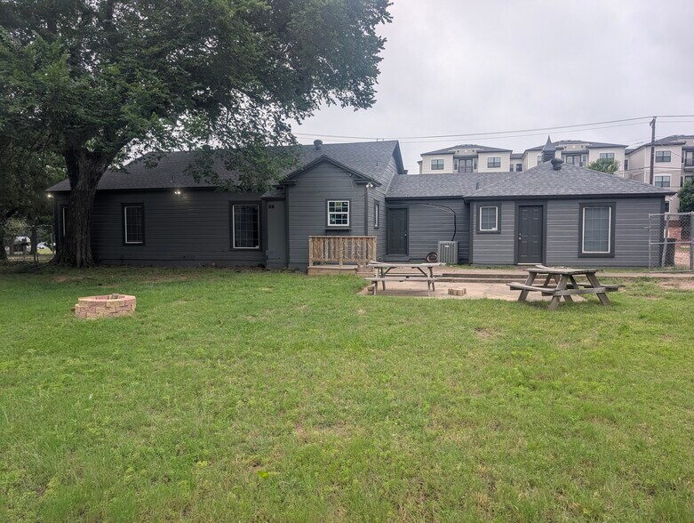 1123 W Abram St, Arlington, TX à louer - Photo de l’immeuble – Image 2 sur 6
