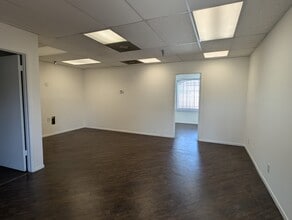 73375 El Paseo, Palm Desert, CA à louer Photo intérieure– Image 2 sur 3