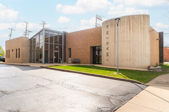 11 N Roselle Rd, Roselle, IL à louer Photo de l’immeuble– Image 1 sur 30