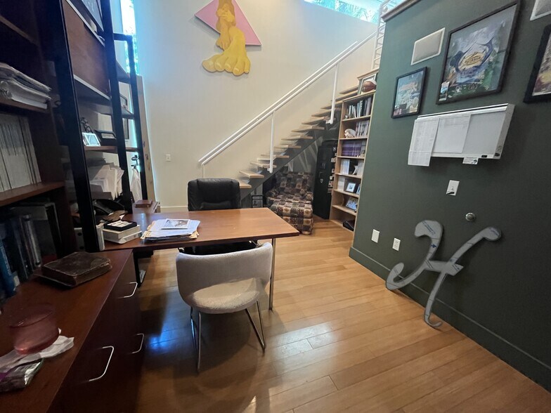 4717 Swift Rd, Sarasota, FL à vendre - Photo de l’immeuble – Image 2 sur 22