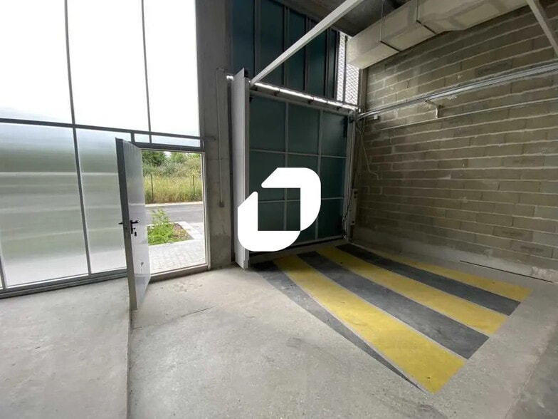Local d’activités dans Bordeaux à louer - Photo de l’immeuble – Image 2 sur 5