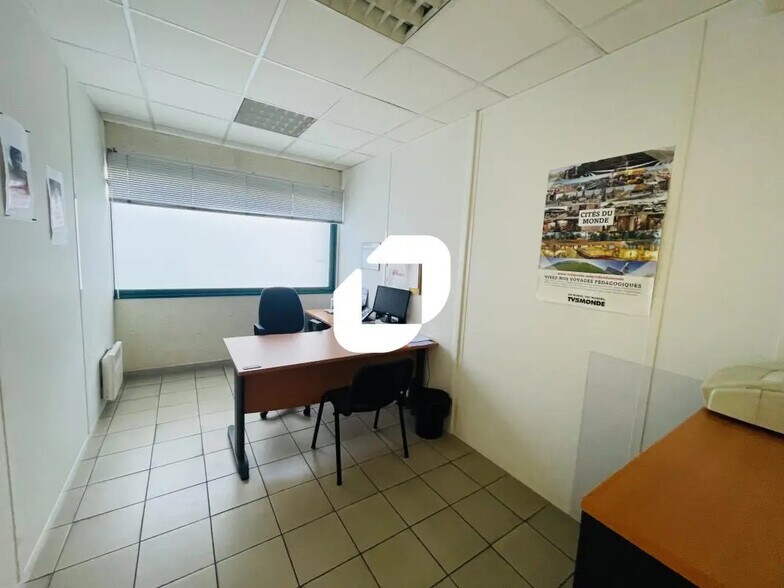 Bureau dans Melun à louer - Photo de l’immeuble – Image 2 sur 6