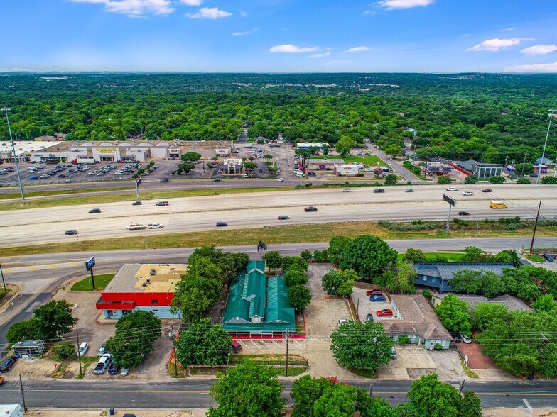 1707 Fortview Rd, Austin, TX à vendre - Photo de l’immeuble – Image 3 sur 8