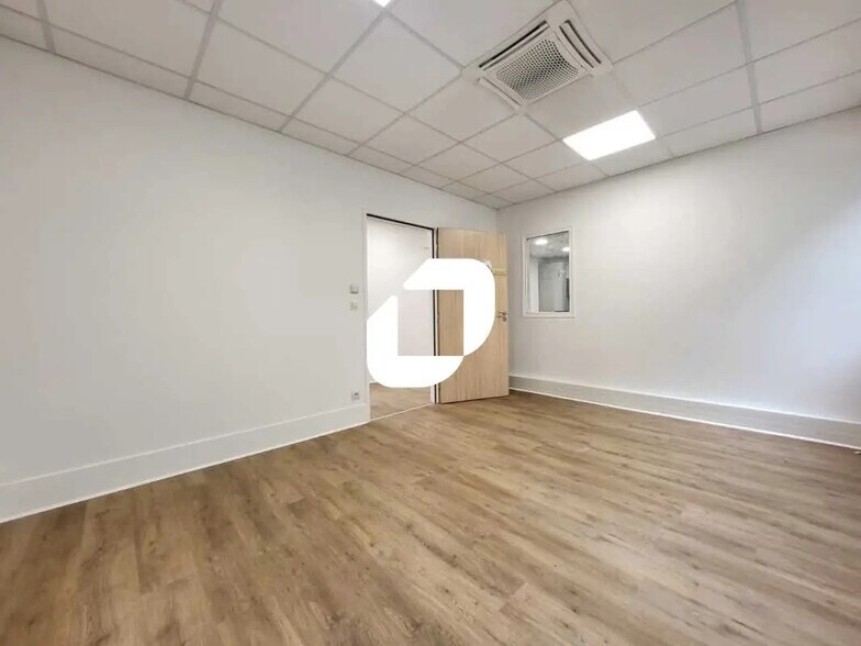 Bureau dans Ivry-sur-Seine à louer - Photo de l’immeuble – Image 3 sur 29