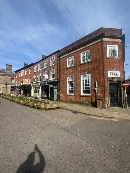 10 Market Pl, Macclesfield à louer - Photo de l’immeuble – Image 2 sur 8