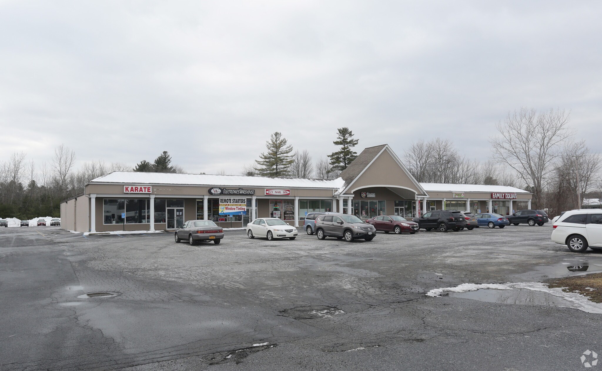 324 Quaker Rd, Queensbury, NY à louer Photo principale– Image 1 sur 10